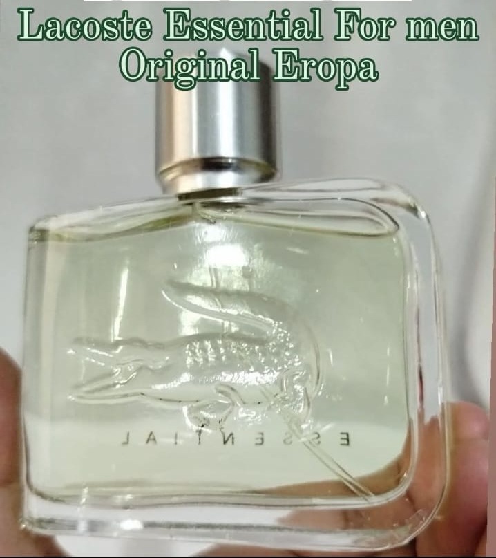 Lacoste Essential